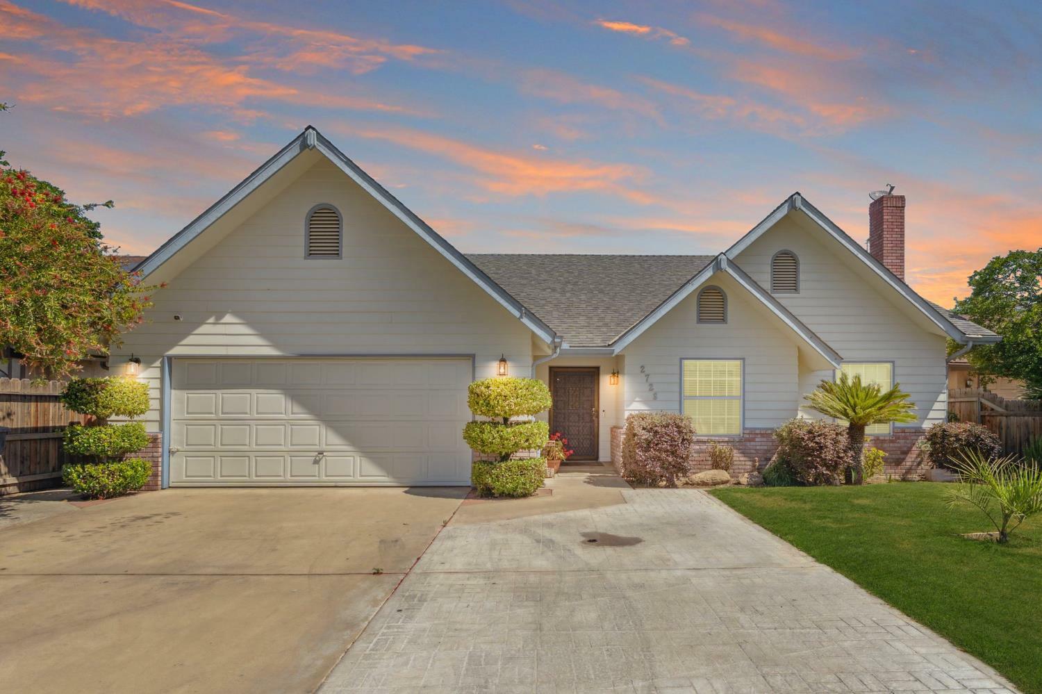 2728 W Hemlock Court  Visalia CA 93277 photo