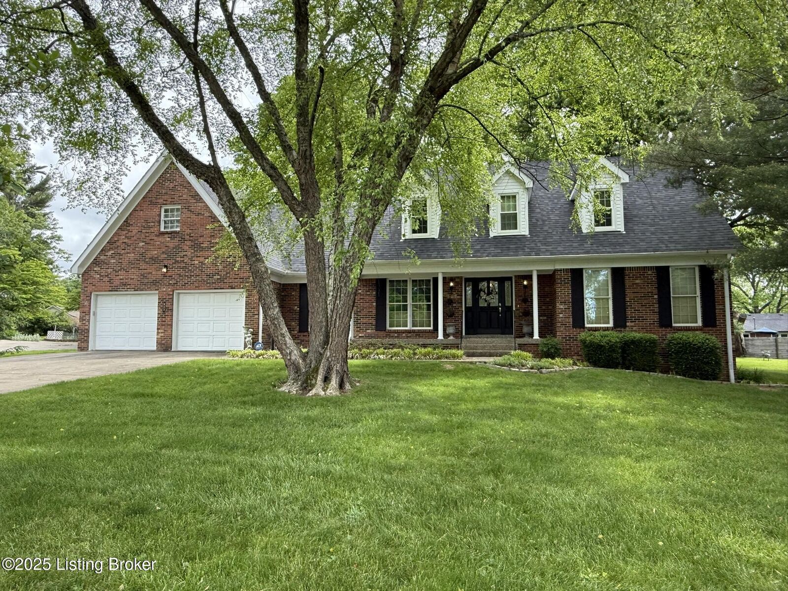 Property Photo:  933 Miller Ave  KY 40065 