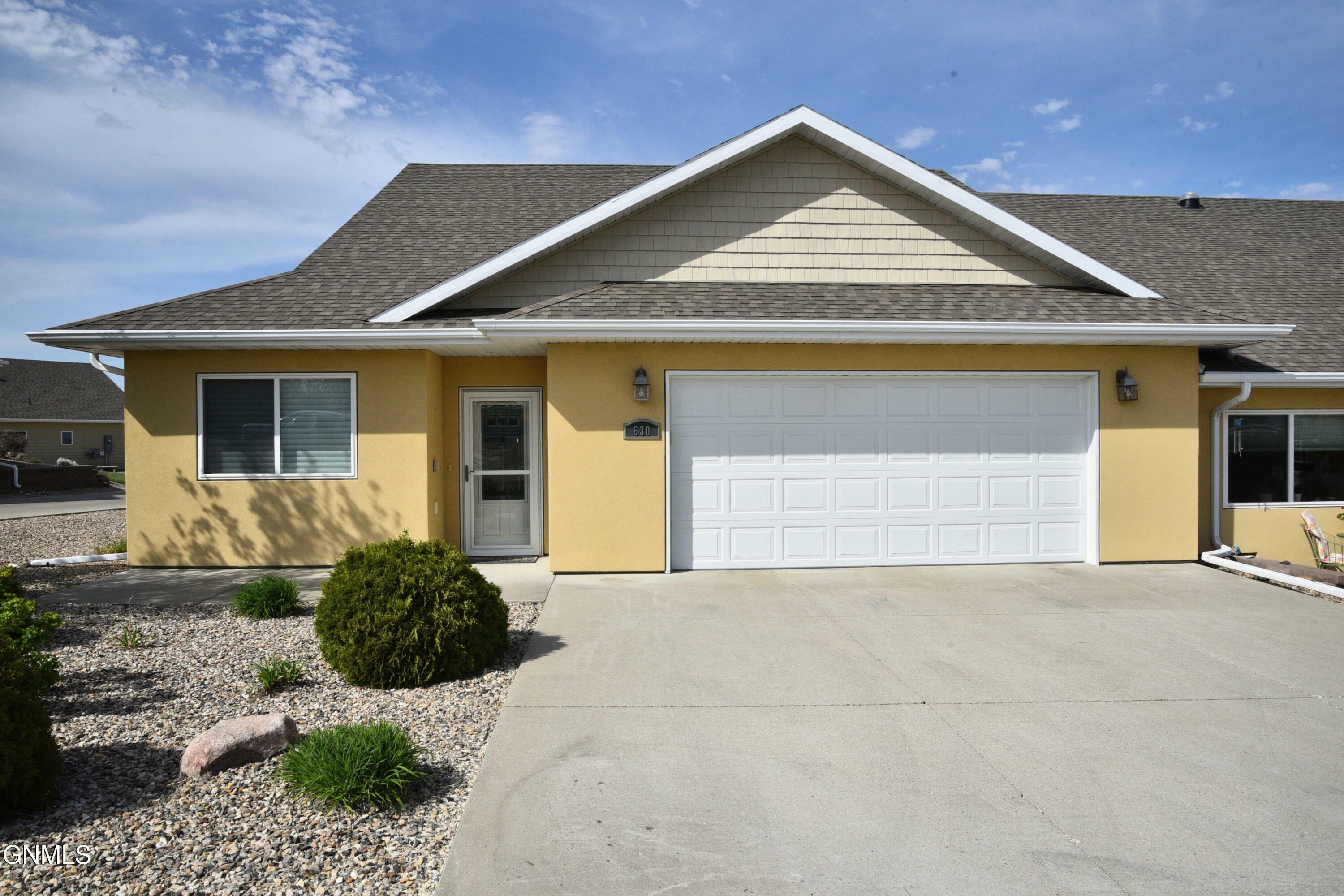 630 Calgary Avenue E  Bismarck ND 58503 photo