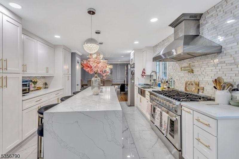 Property Photo: 1051 Washington Valley Rd NJ 07920
