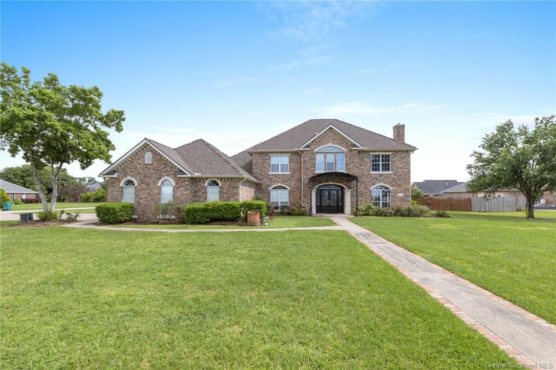 Property Photo: 1679 N Crestview Drive LA 70605