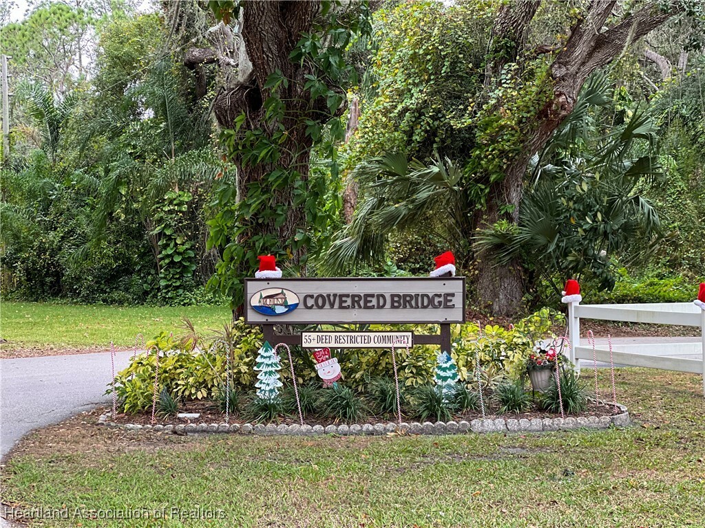 Property Photo: 10465 High Grove Avenue FL 33852