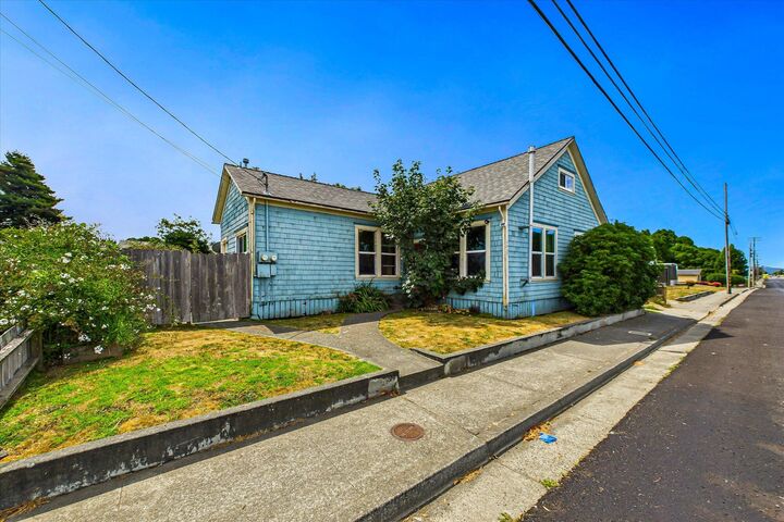 Property Photo: 33103300 School Street CA 95540
