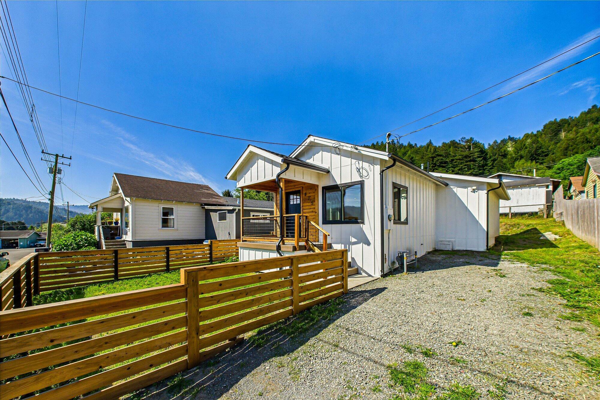 Property Photo: 875 Rio Dell Avenue CA 95562