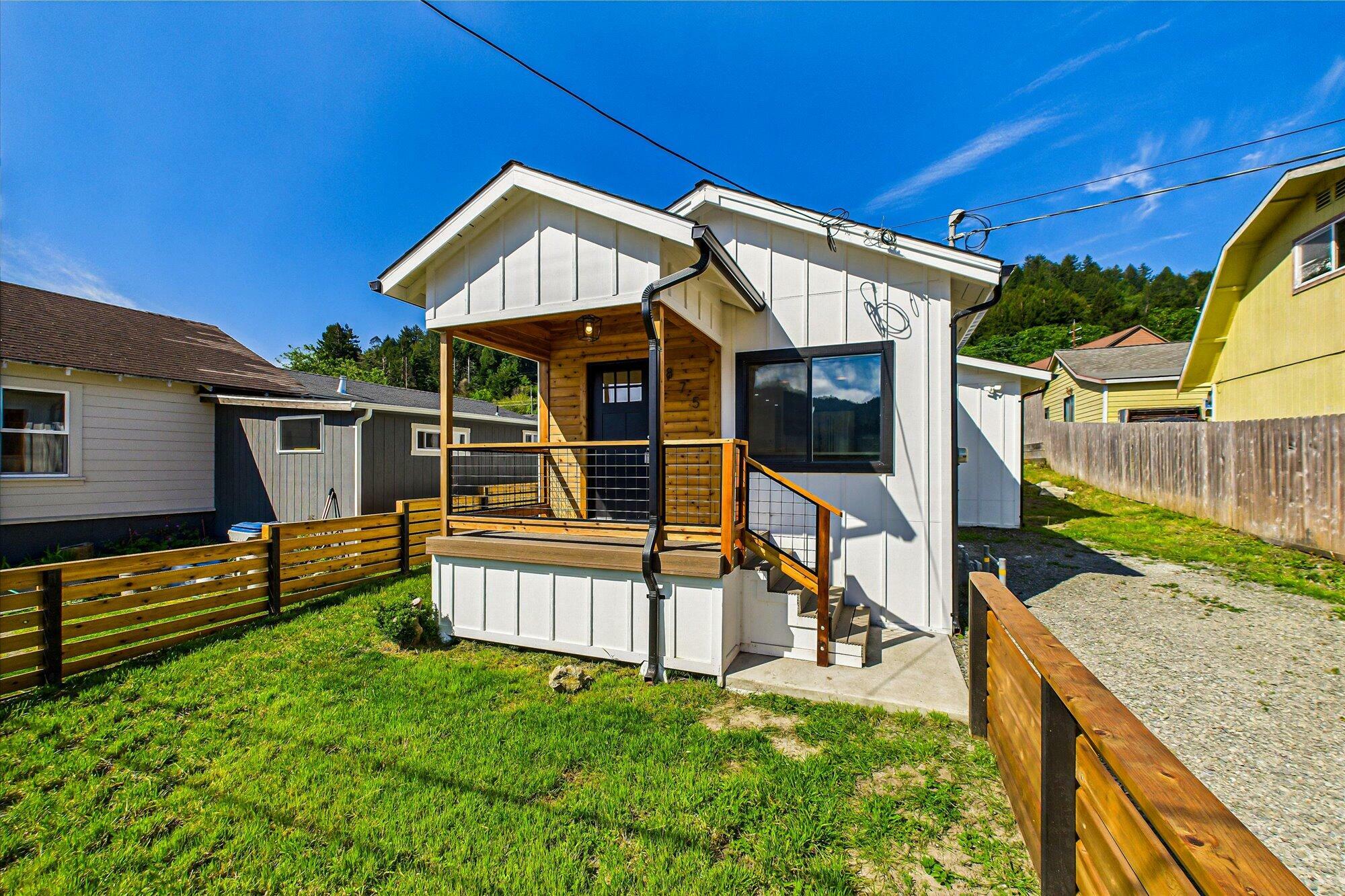 Property Photo: 875 Rio Dell Avenue CA 95562