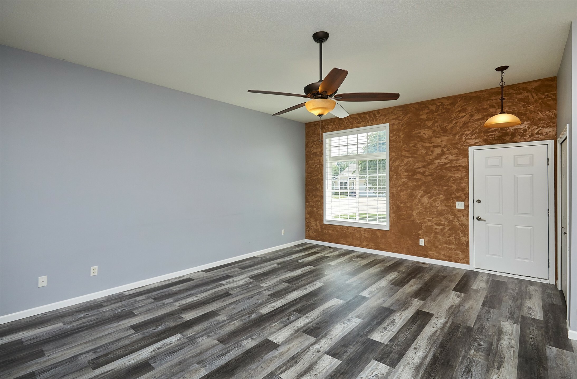 Property Photo: 6106 Pinewood Court IA 50131