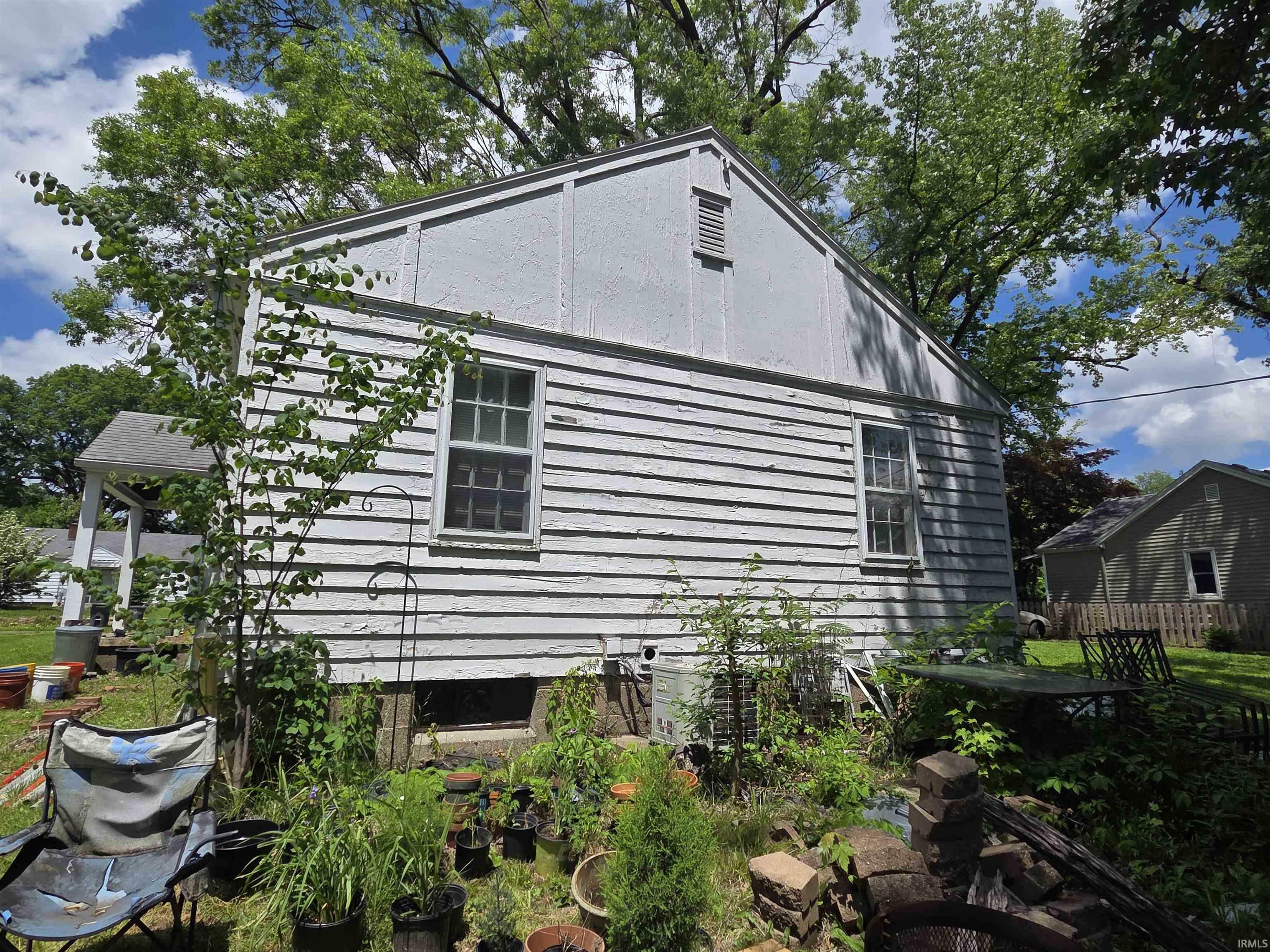 Property Photo: 1133 E Chandler Avenue IN 47714