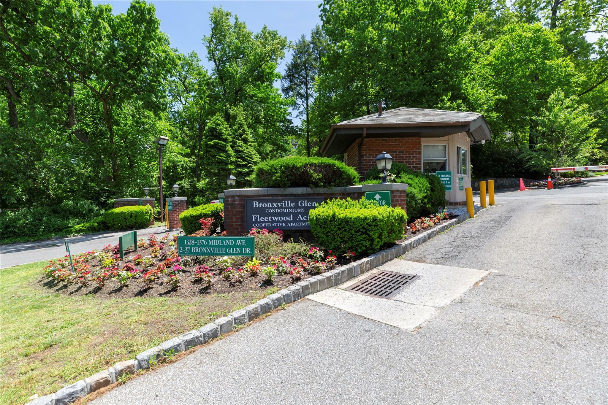Property Photo: 1376 Midland Avenue 307 NY 10708