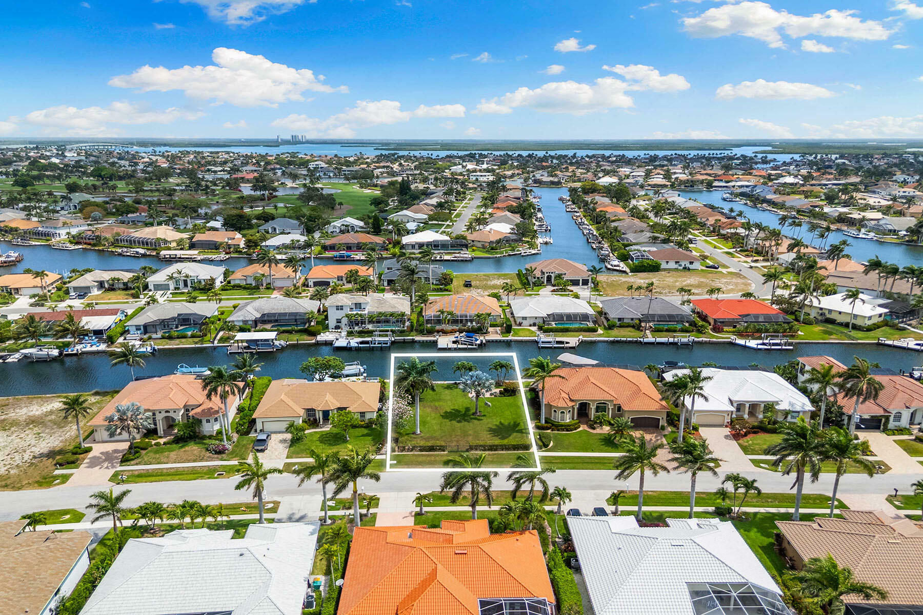Property Photo: 1540 Kingston Court FL 34145
