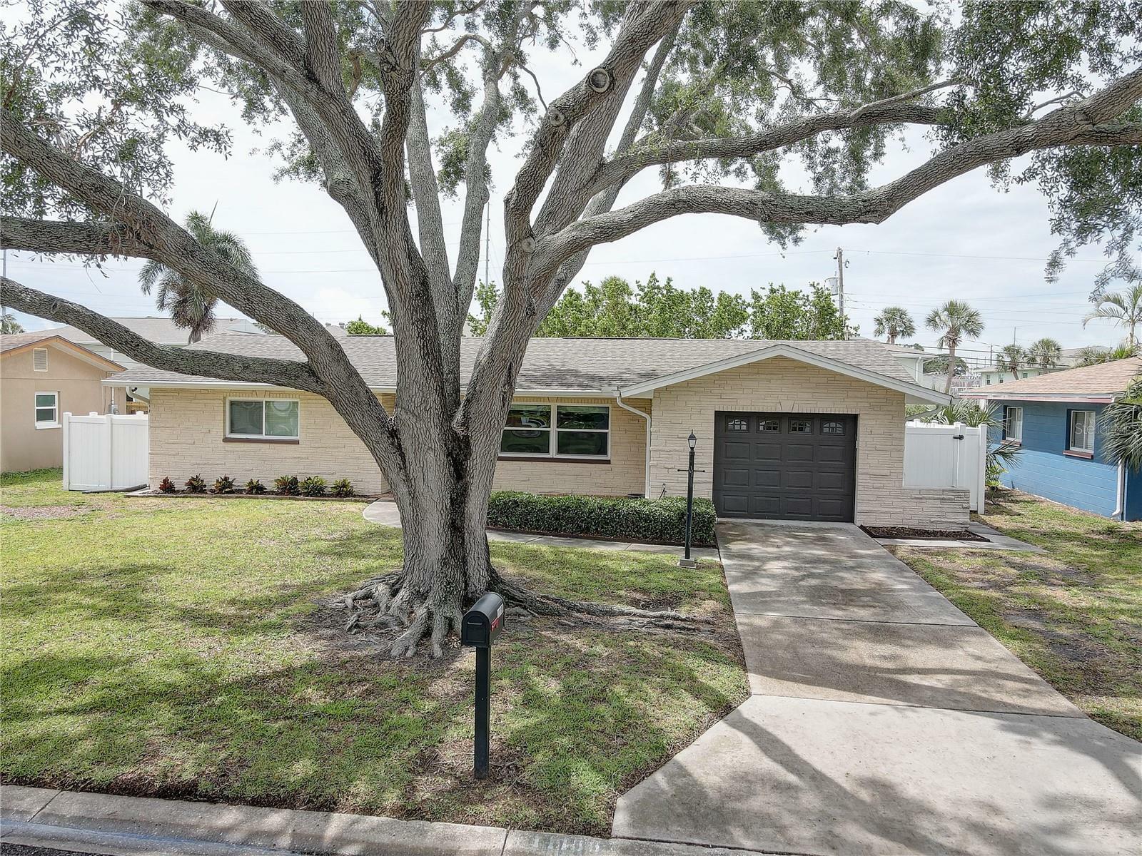 Property Photo:  11188 64th Terrace  FL 33772 