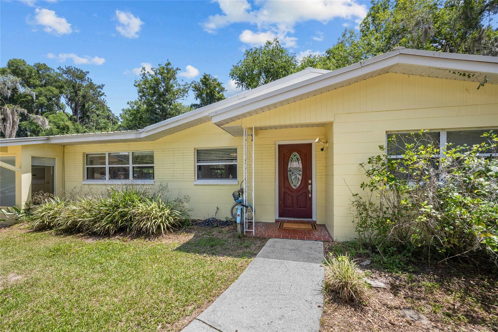 Property Photo:  4023 SW 19th Street  FL 32608 