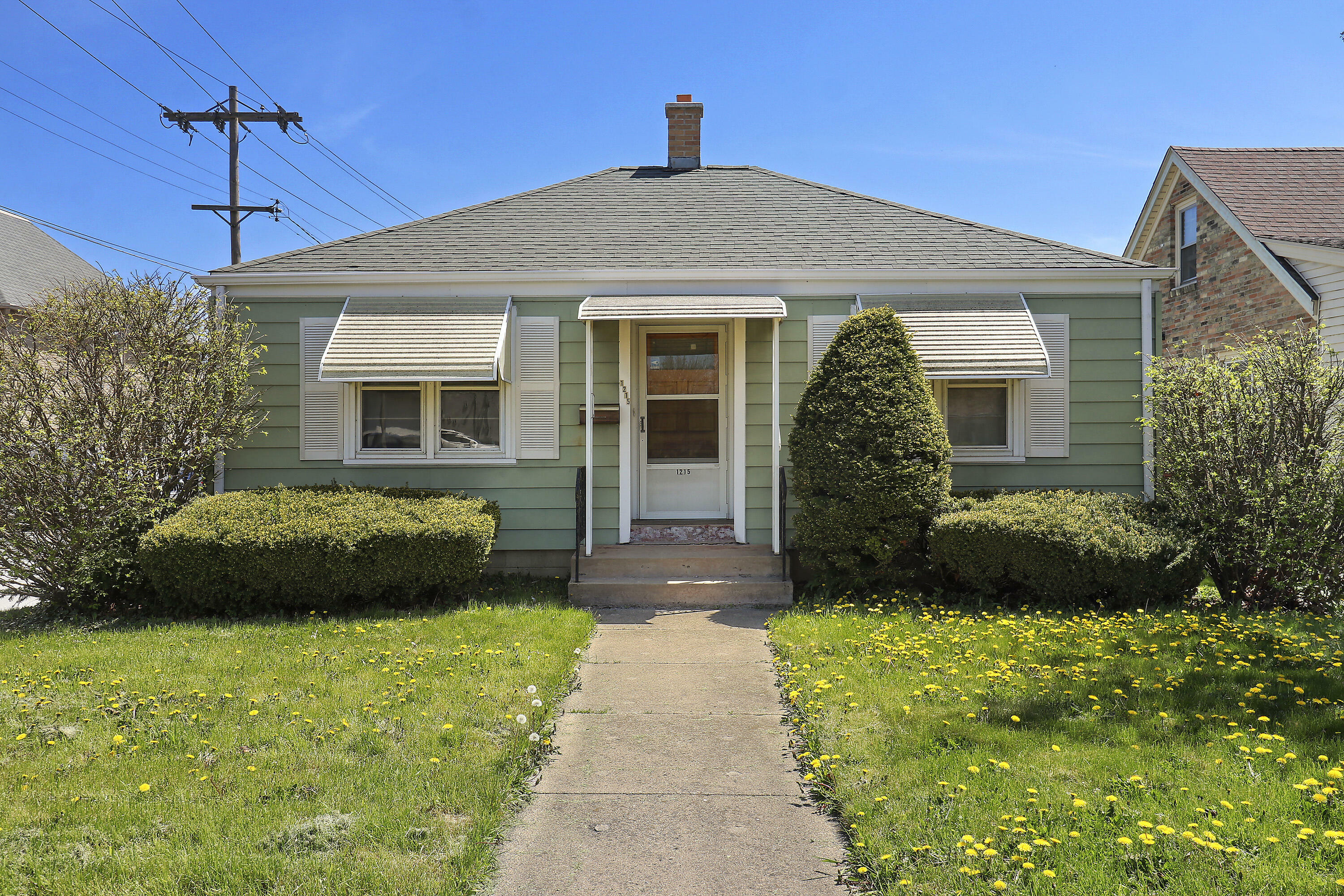 Property Photo: 1215 Lathrop Ave WI 53405