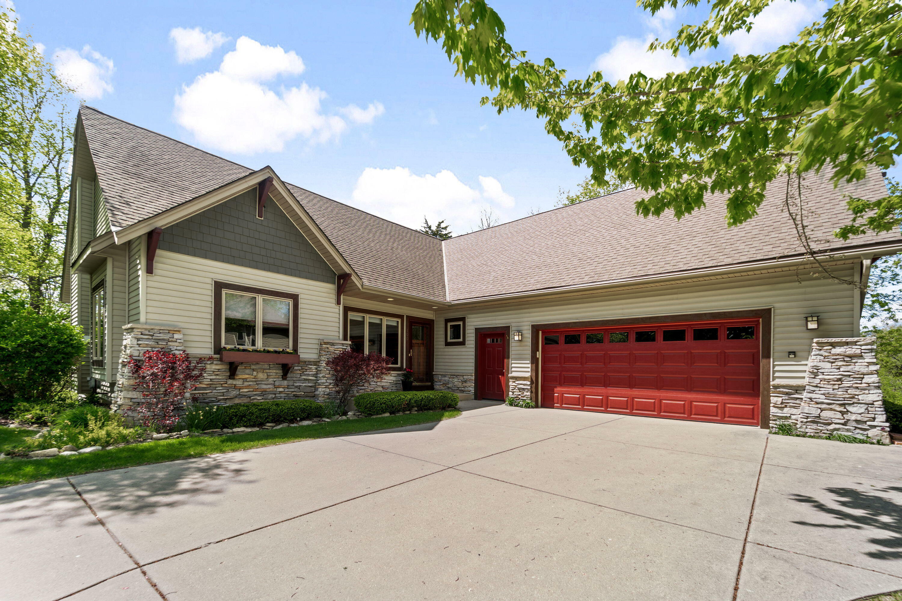 Property Photo: 100 Accipiter Ct WI 53105