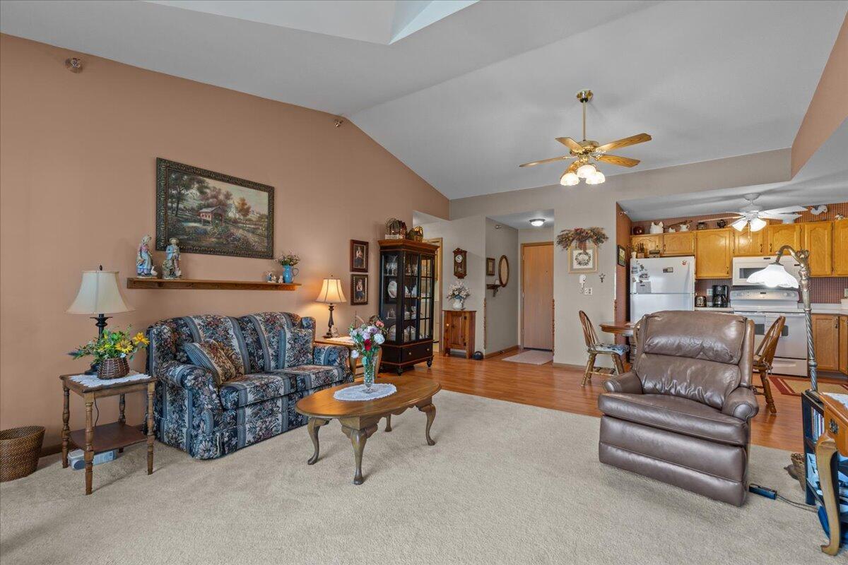 Property Photo: 715 Canterberry Ct 301 WI 53090