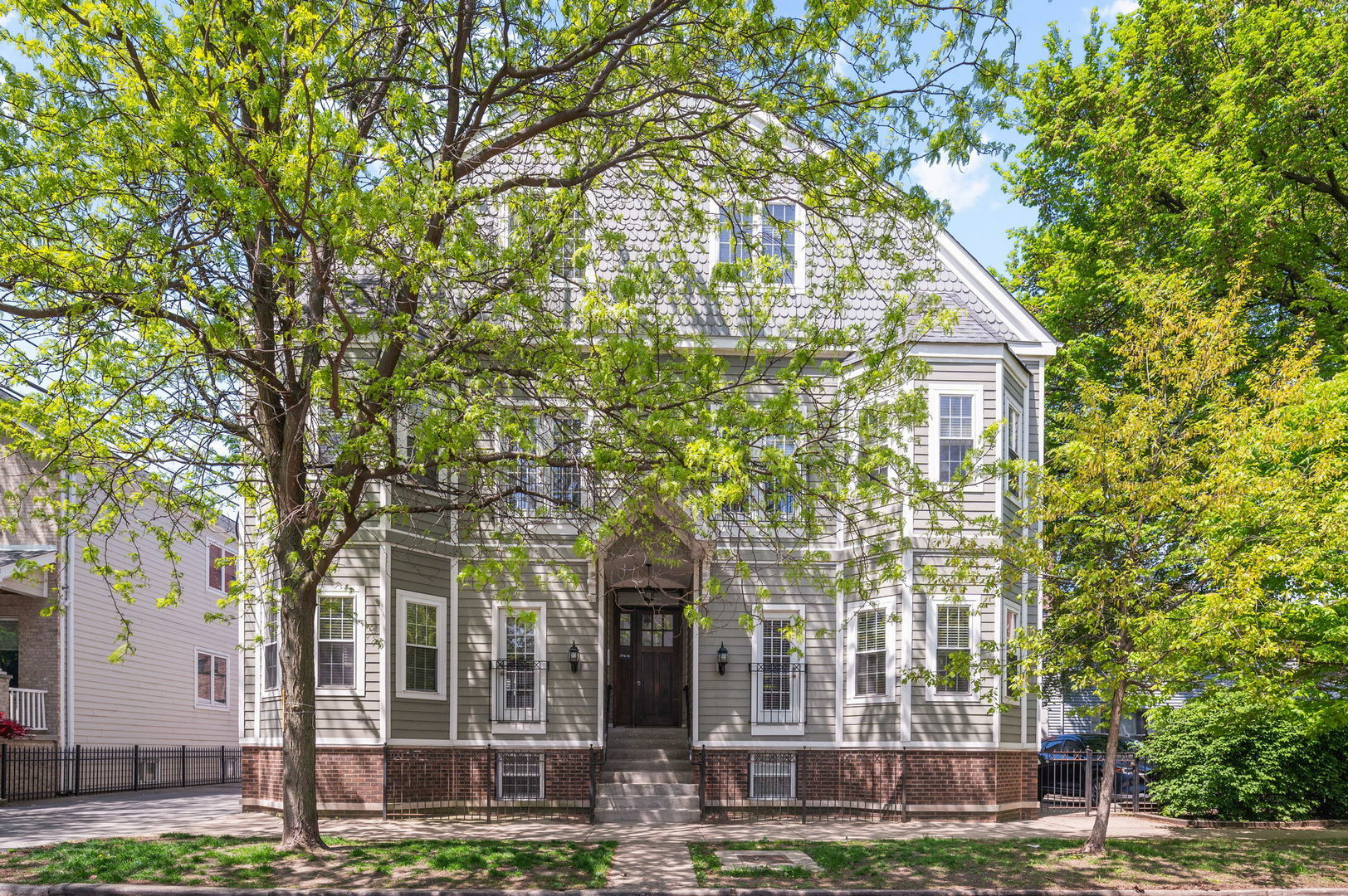 Property Photo: 3946 N Marshfield Avenue 1S IL 60613