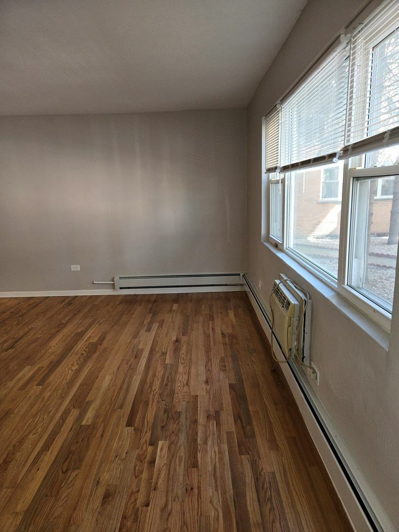 Property Photo: 1714 W Touhy Avenue D1n IL 60626