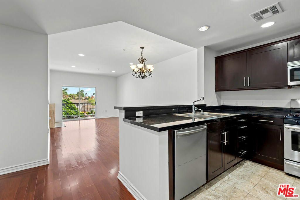 7100 Alvern Street 409  Los Angeles CA 90045 photo