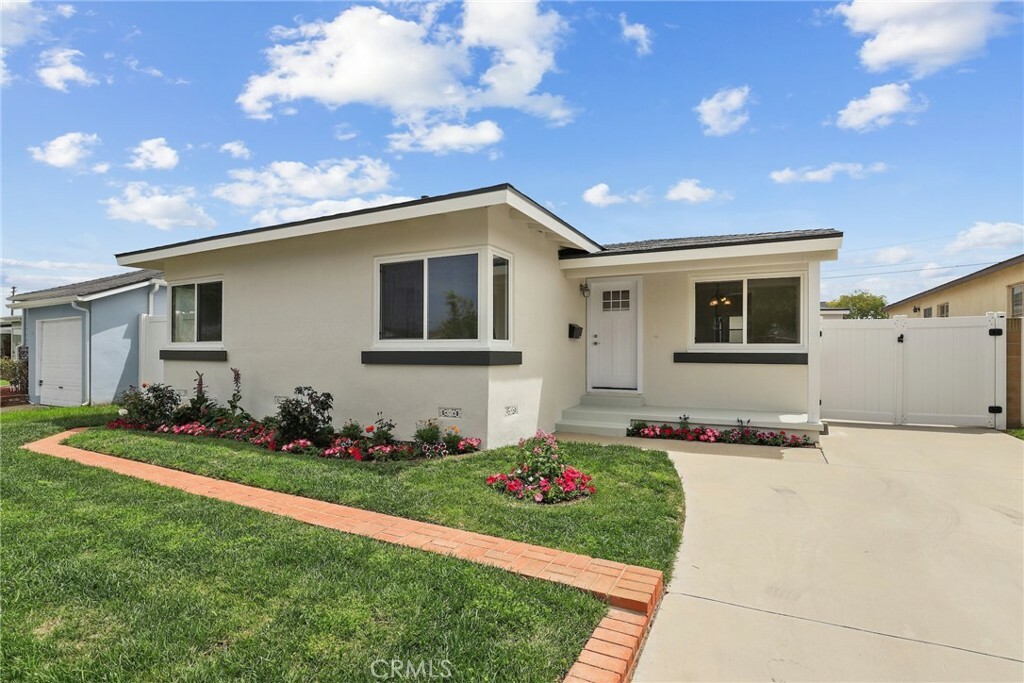 Property Photo: 902 Patronella Avenue CA 90503