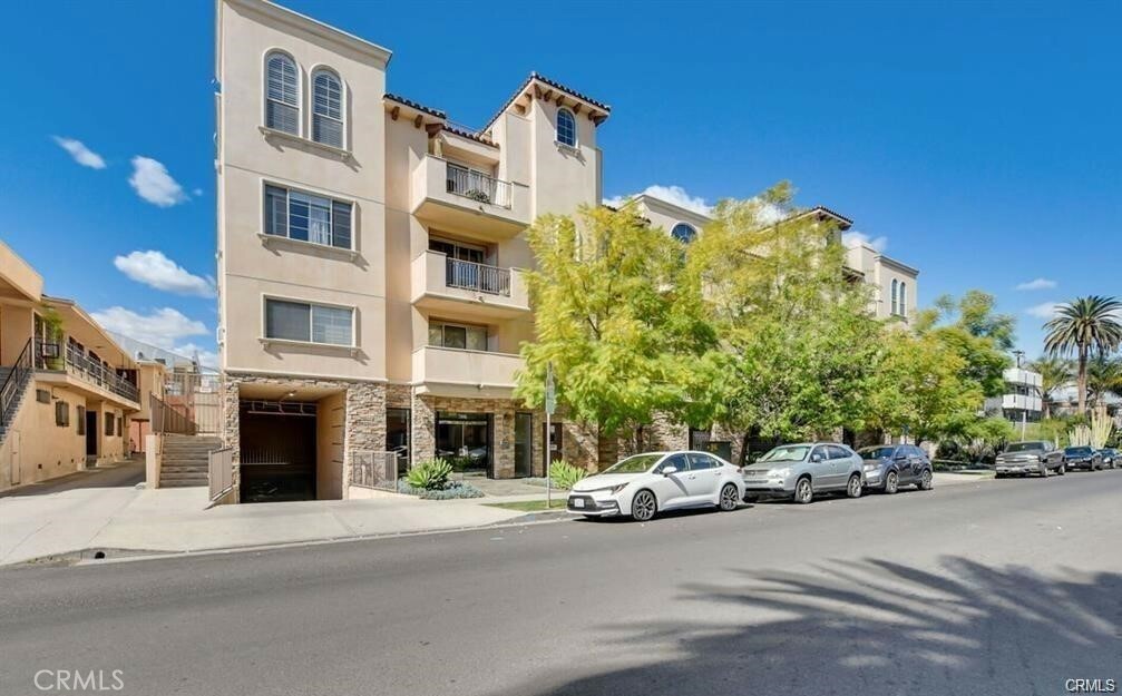 Property Photo: 837 N Hudson Avenue 305 CA 90038