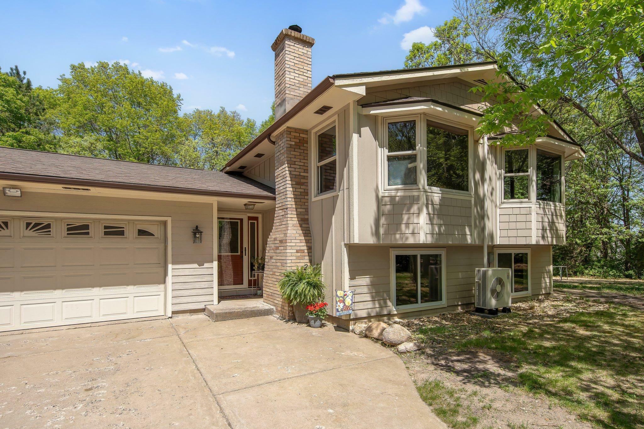 Property Photo: 13212 Oakwood Road MN 55398