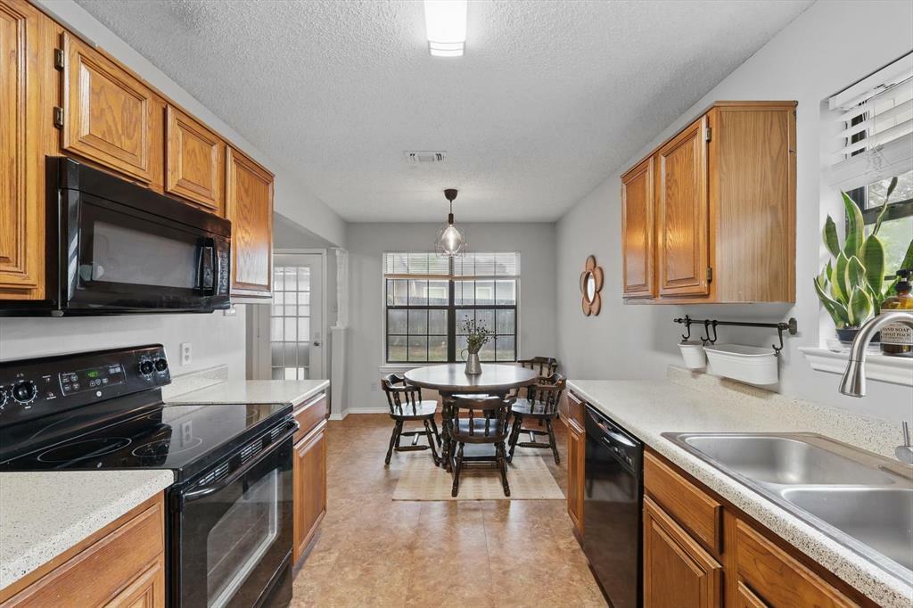 Property Photo: 23 Saint Charles Place TX 76065