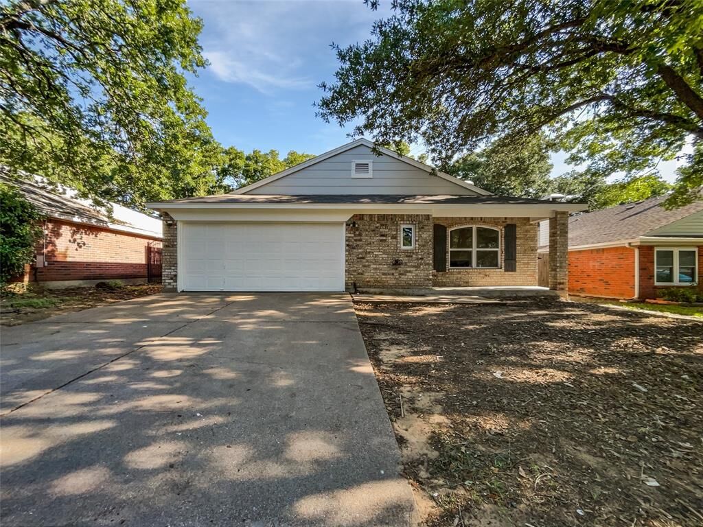 Property Photo:  5205 Foley Drive  TX 76013 