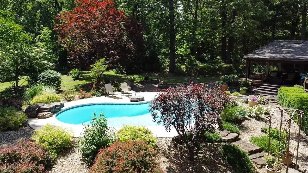 Property Photo: 2706 Inwood Drive AR 72601