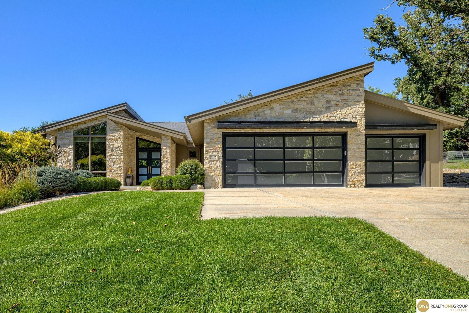 Property Photo: 21854 Hillandale Road NE 68022