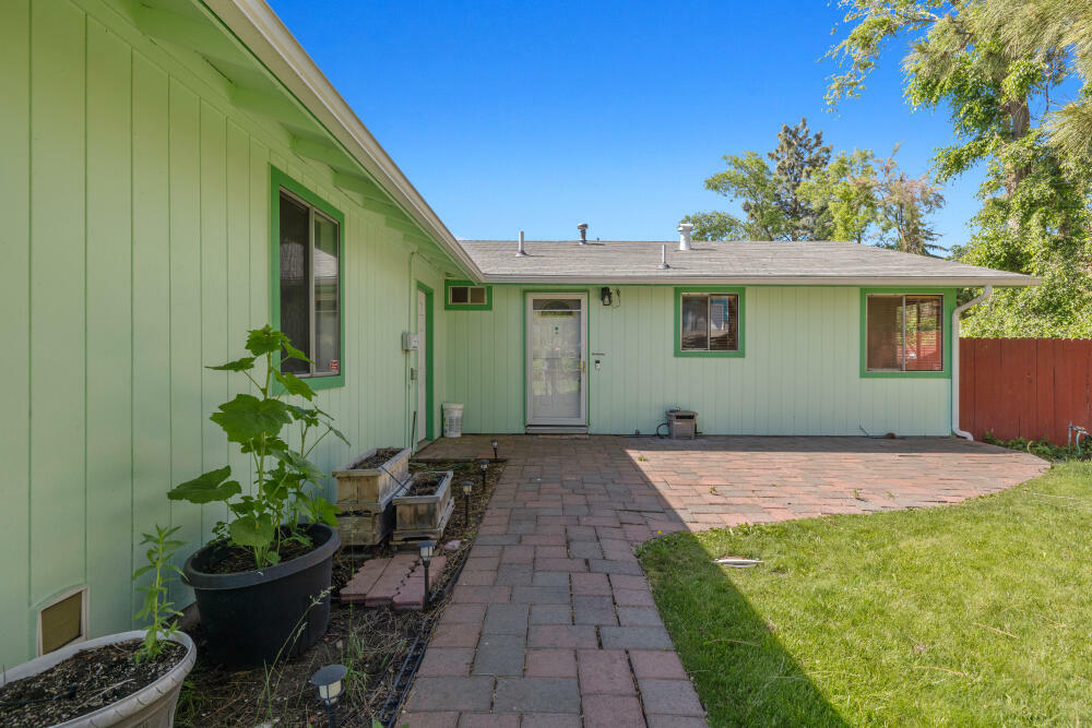 Property Photo: 536 Delta Street OR 97601