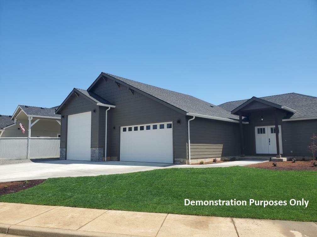 Property Photo: 135 Cabernet Circle OR 97523