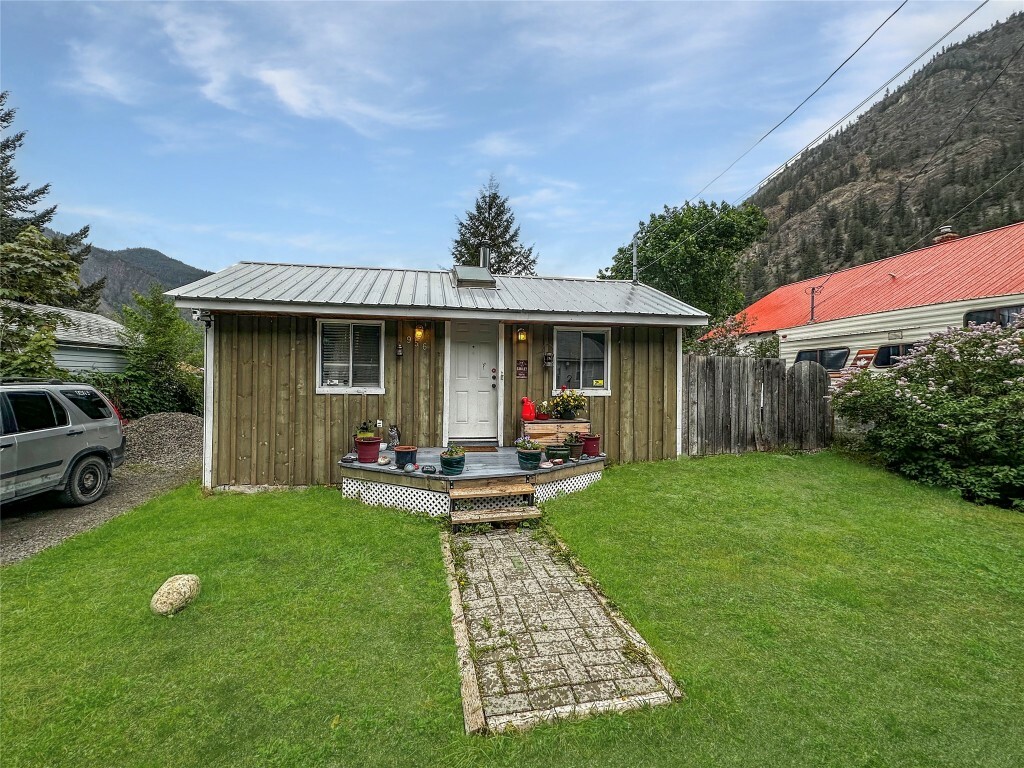 Property Photo: 956 Richter Avenue BC V0X 1K0