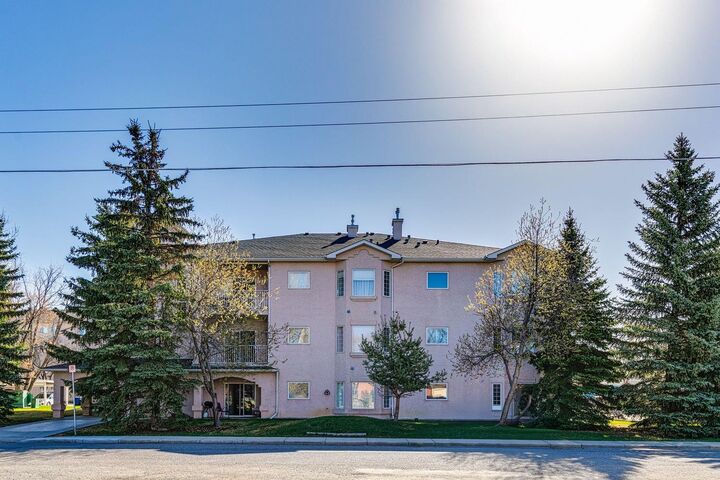 Property Photo:  7 Lineham Avenue 204  AB T1S 1Z2 