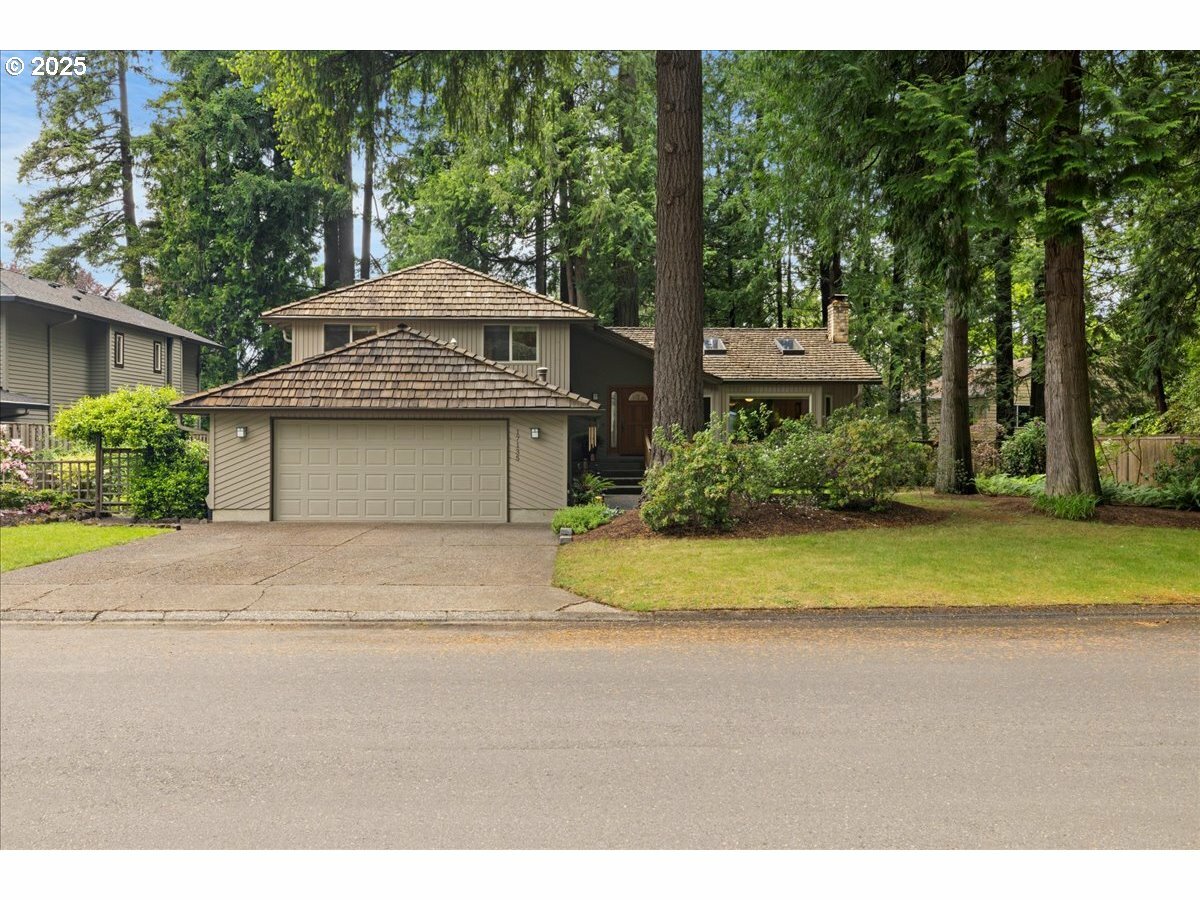 17135 SW Rivendell Dr  Portland OR 97224 photo