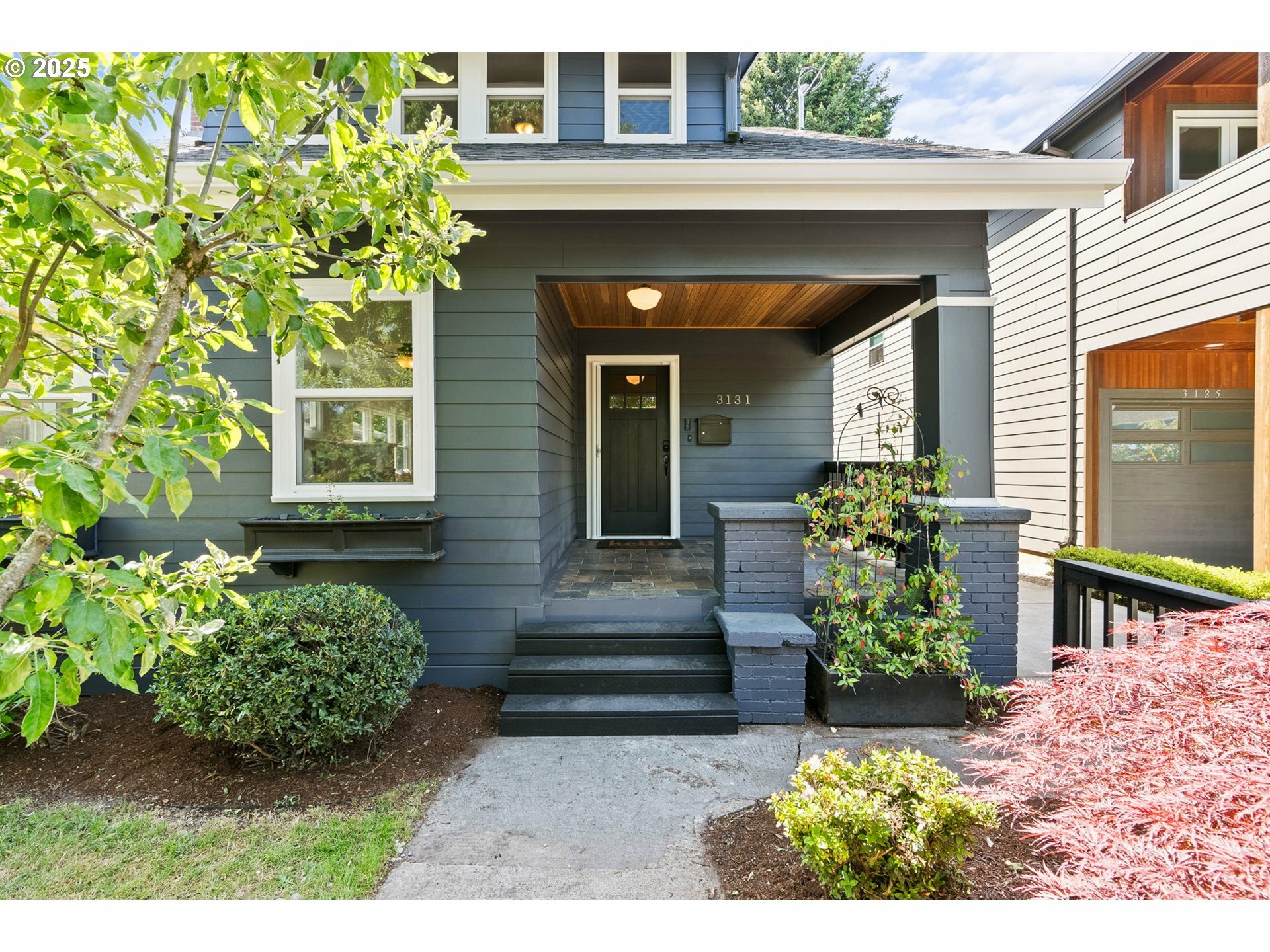 Property Photo: 3131 SE 26th Ave OR 97202