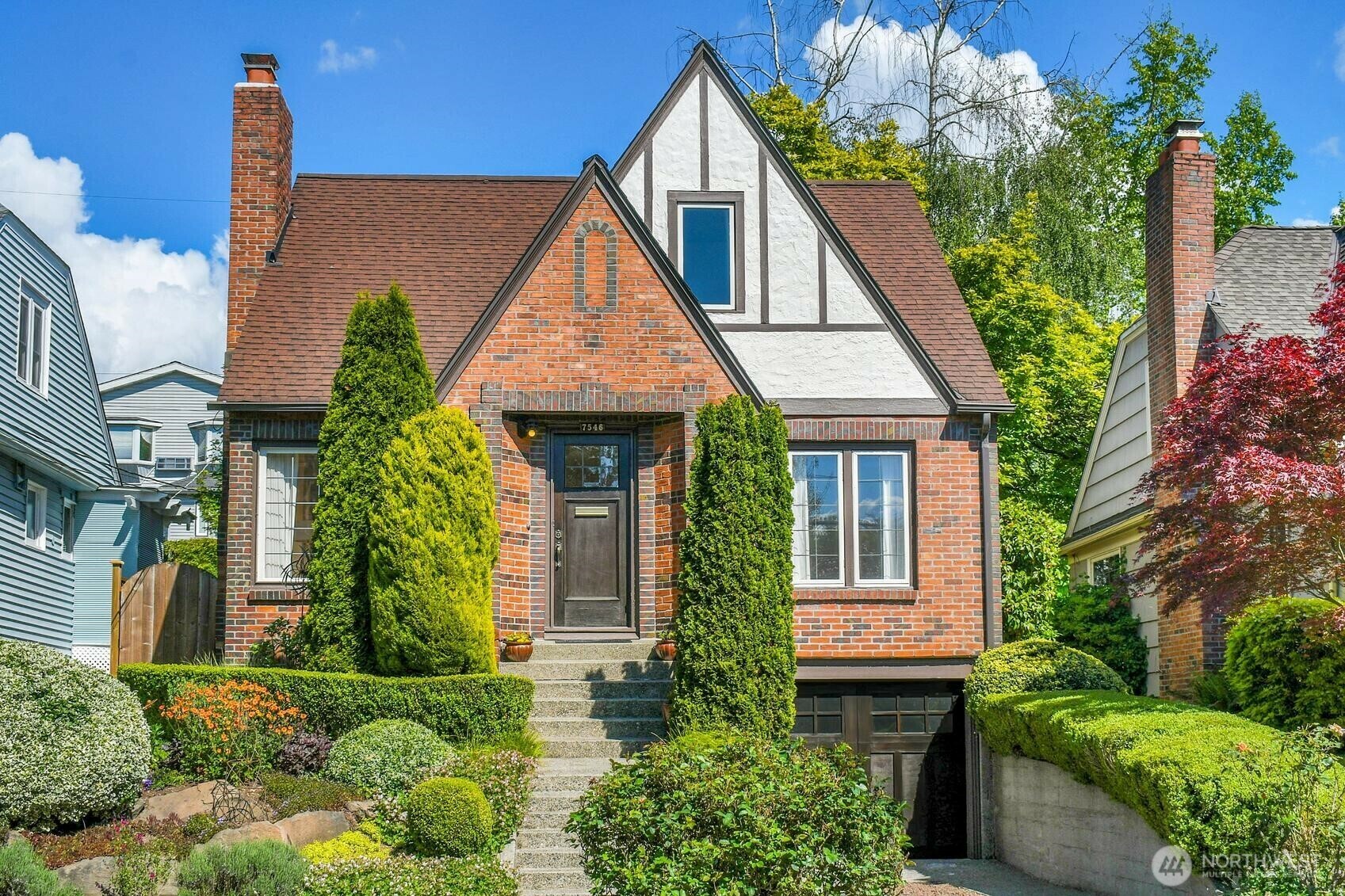 Property Photo: 7546 Brooklyn Avenue NE WA 98115
