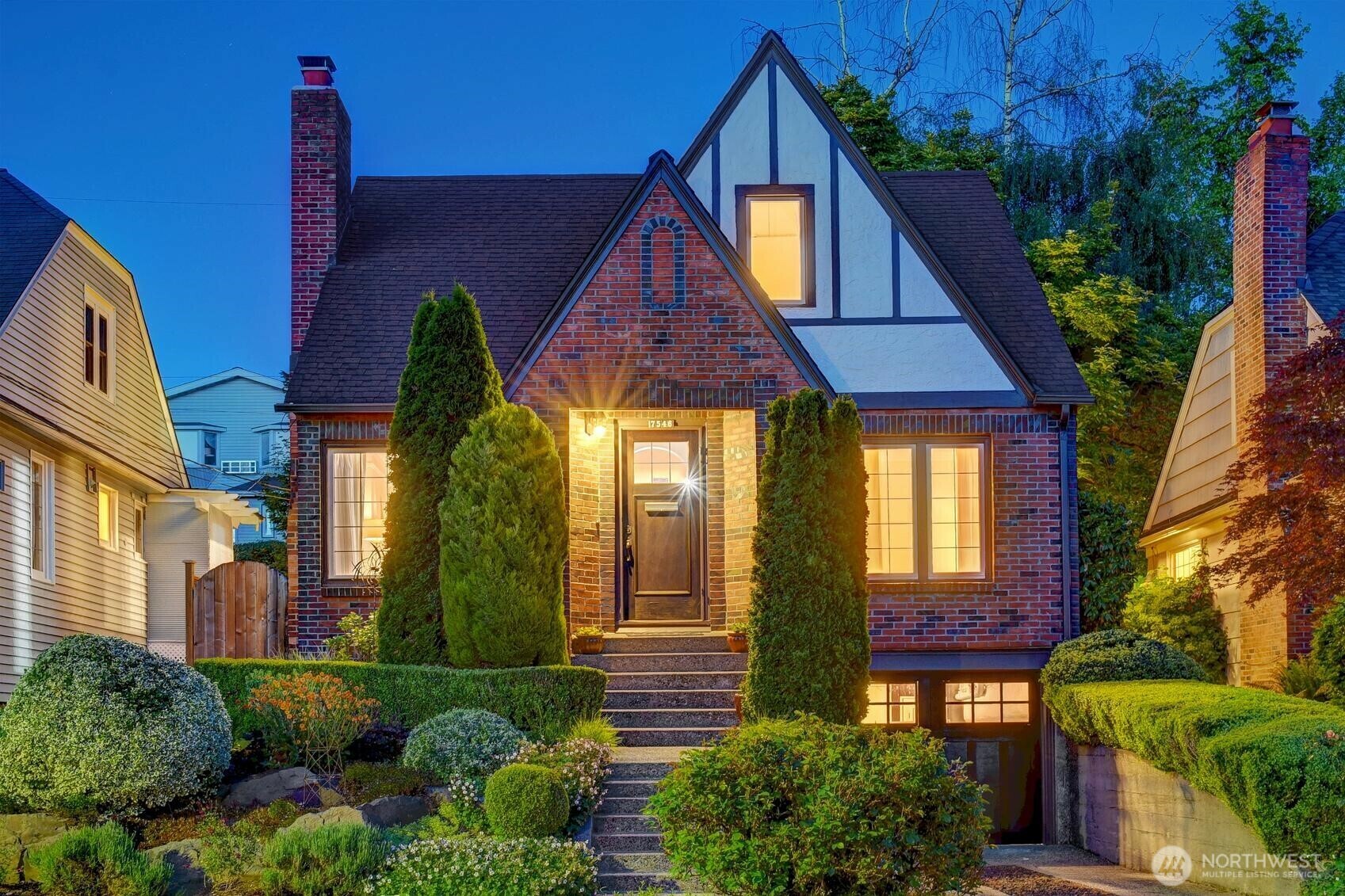 Property Photo:  7546  Brooklyn Avenue NE  WA 98115 