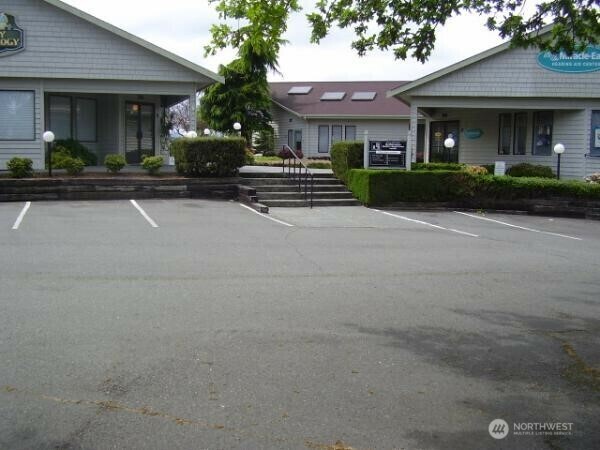 Property Photo: 675 N Fifth Avenue 2B WA 98382