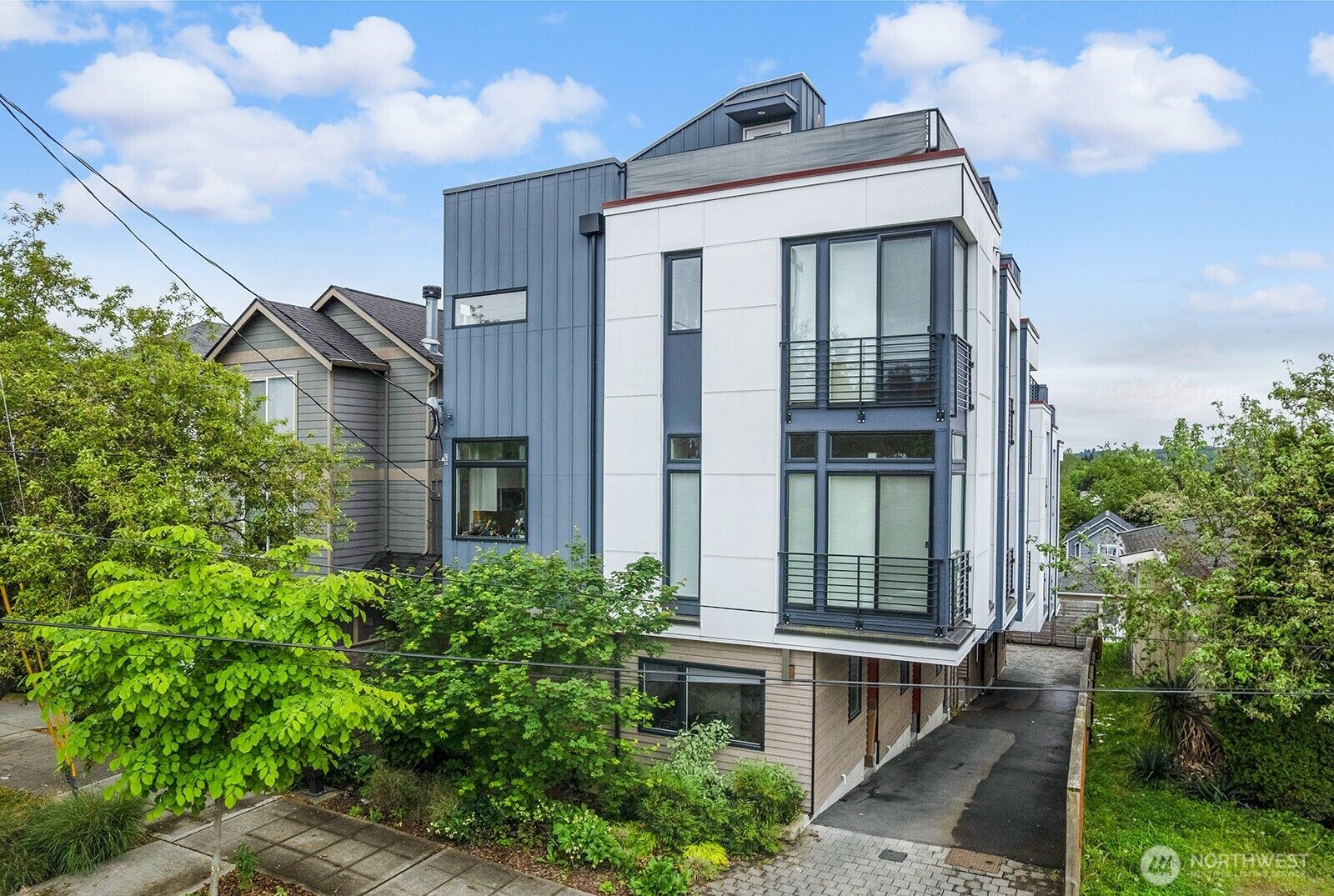 Property Photo:  2725 A S Norman Street  WA 98144 
