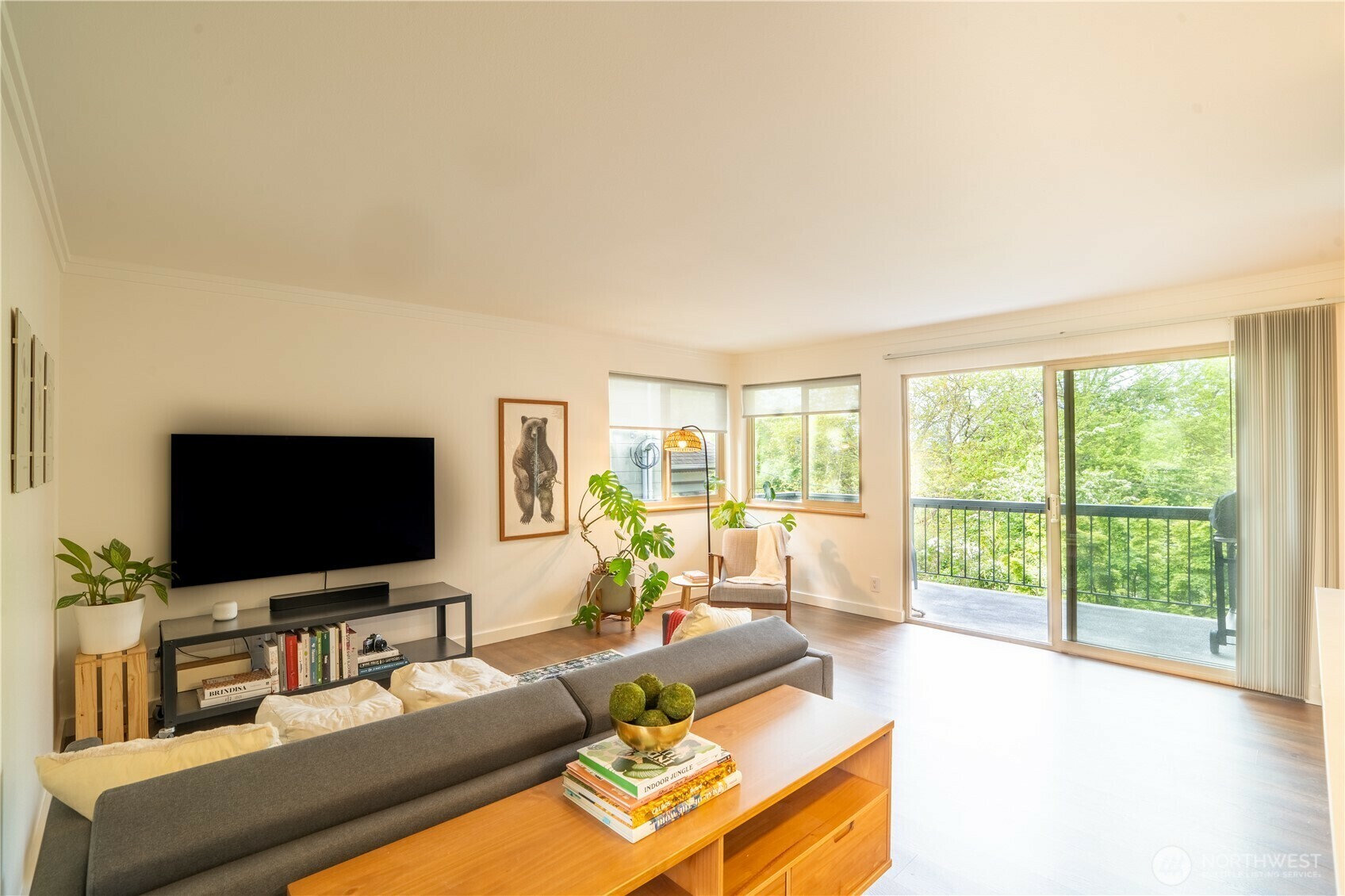 Property Photo: 732 11th Avenue E 302 WA 98102