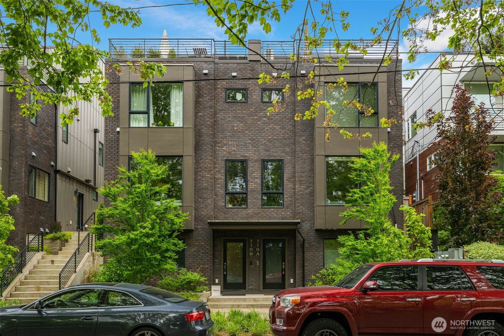 Property Photo:  712  11th Avenue E A  WA 98102 