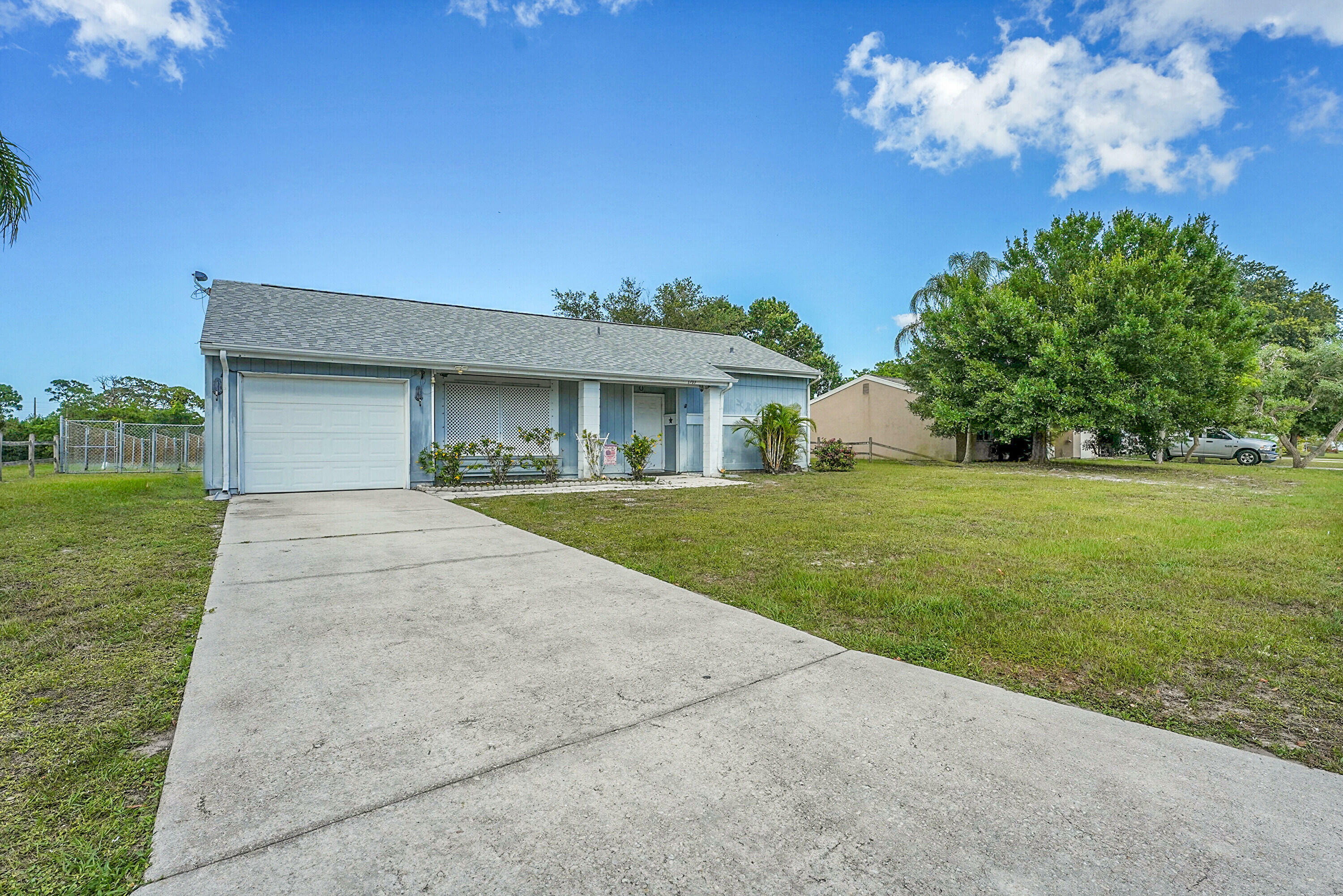 Property Photo: 1701 SE Burgundy Lane FL 34952