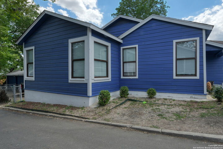 Property Photo:  910 Halliday  TX 78210 