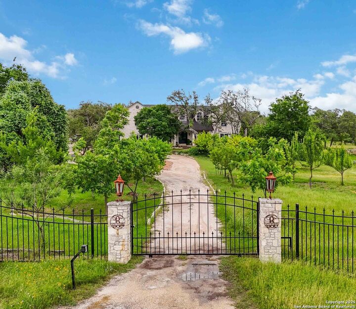 Property Photo: 111 Kendall Oaks TX 78006