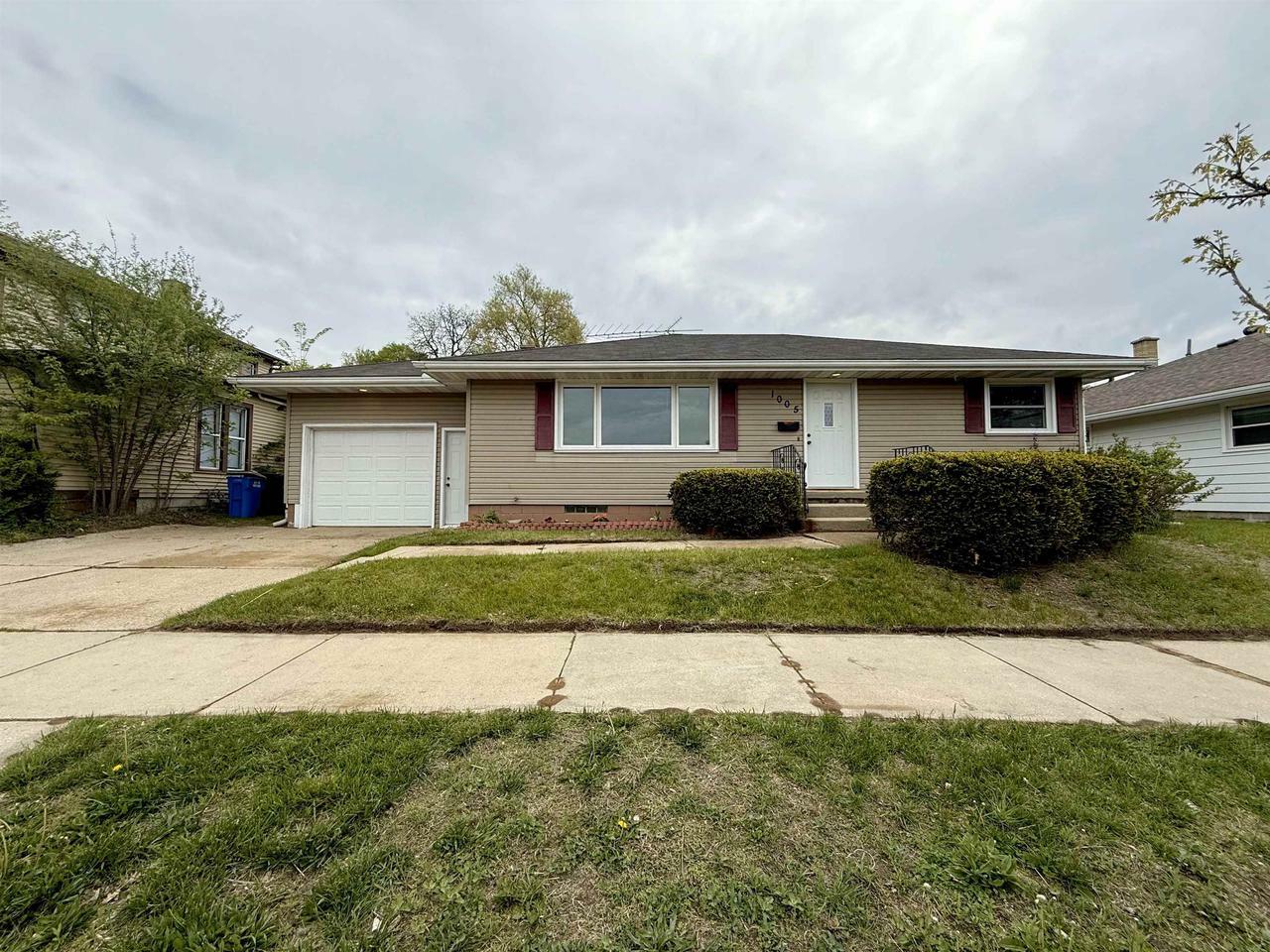 Property Photo: 1005 Dewitt Street WI 53901