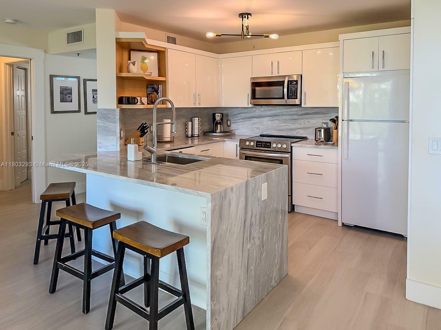 Property Photo: 19601 E Country Club Dr 7304 FL 33180