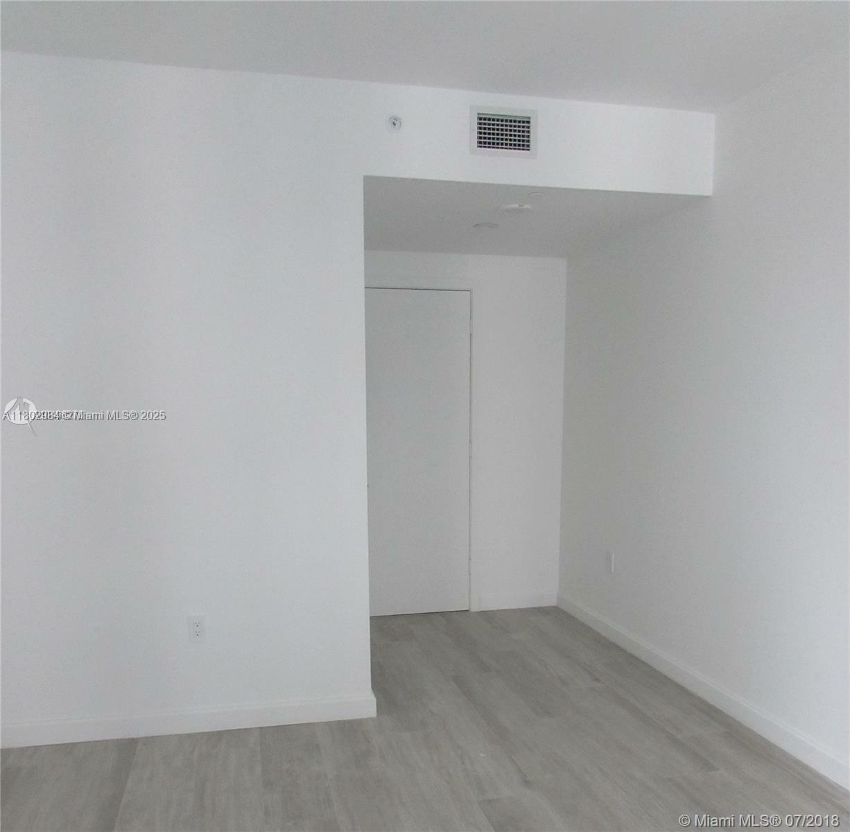 Property Photo: 55 SW 9th St 3409 FL 33130