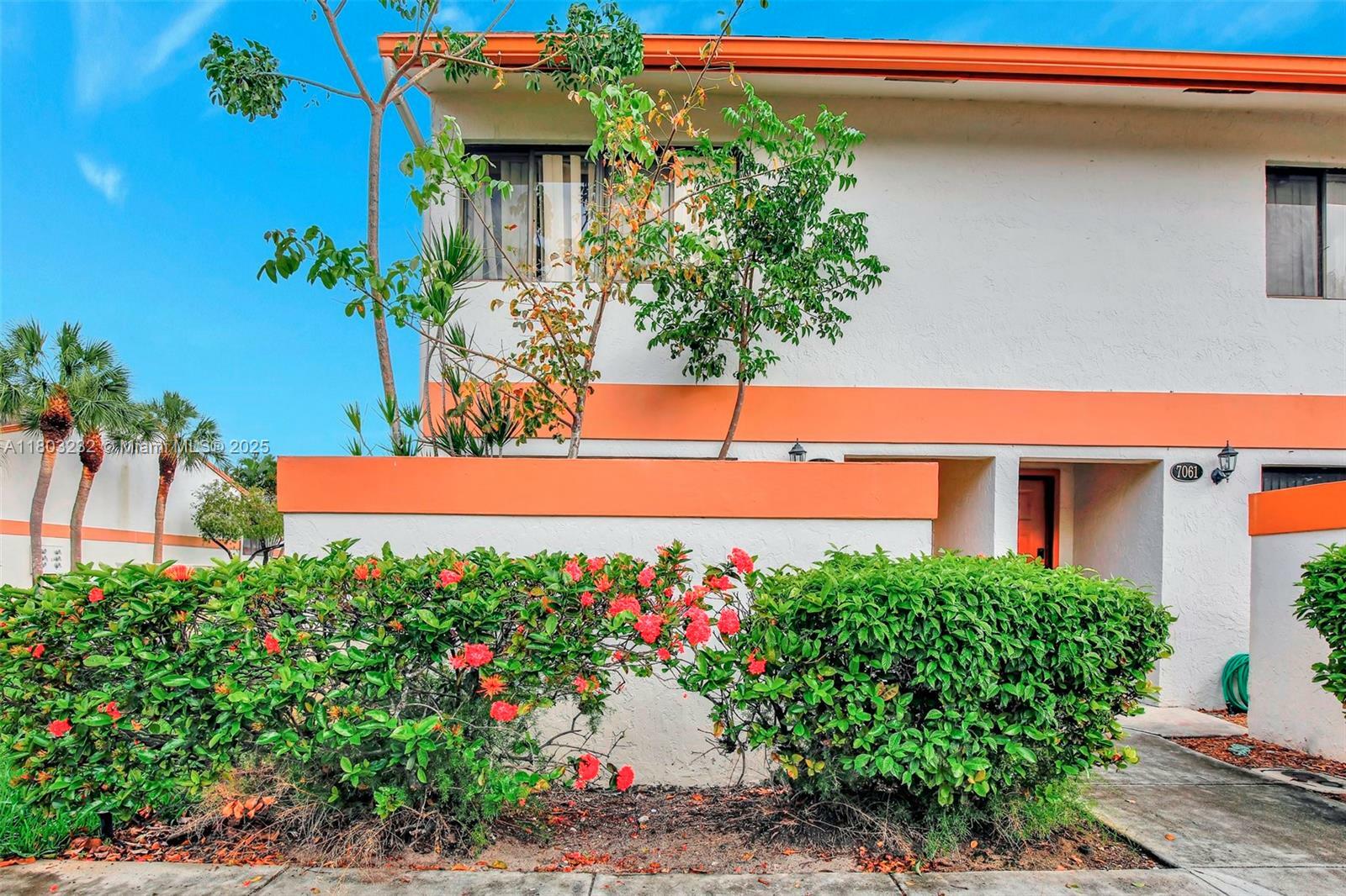 Property Photo: 7065 SW 42nd Pl FL 33314
