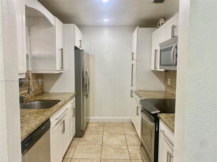 Property Photo:  5017 SW 139th Pl  FL 33175 