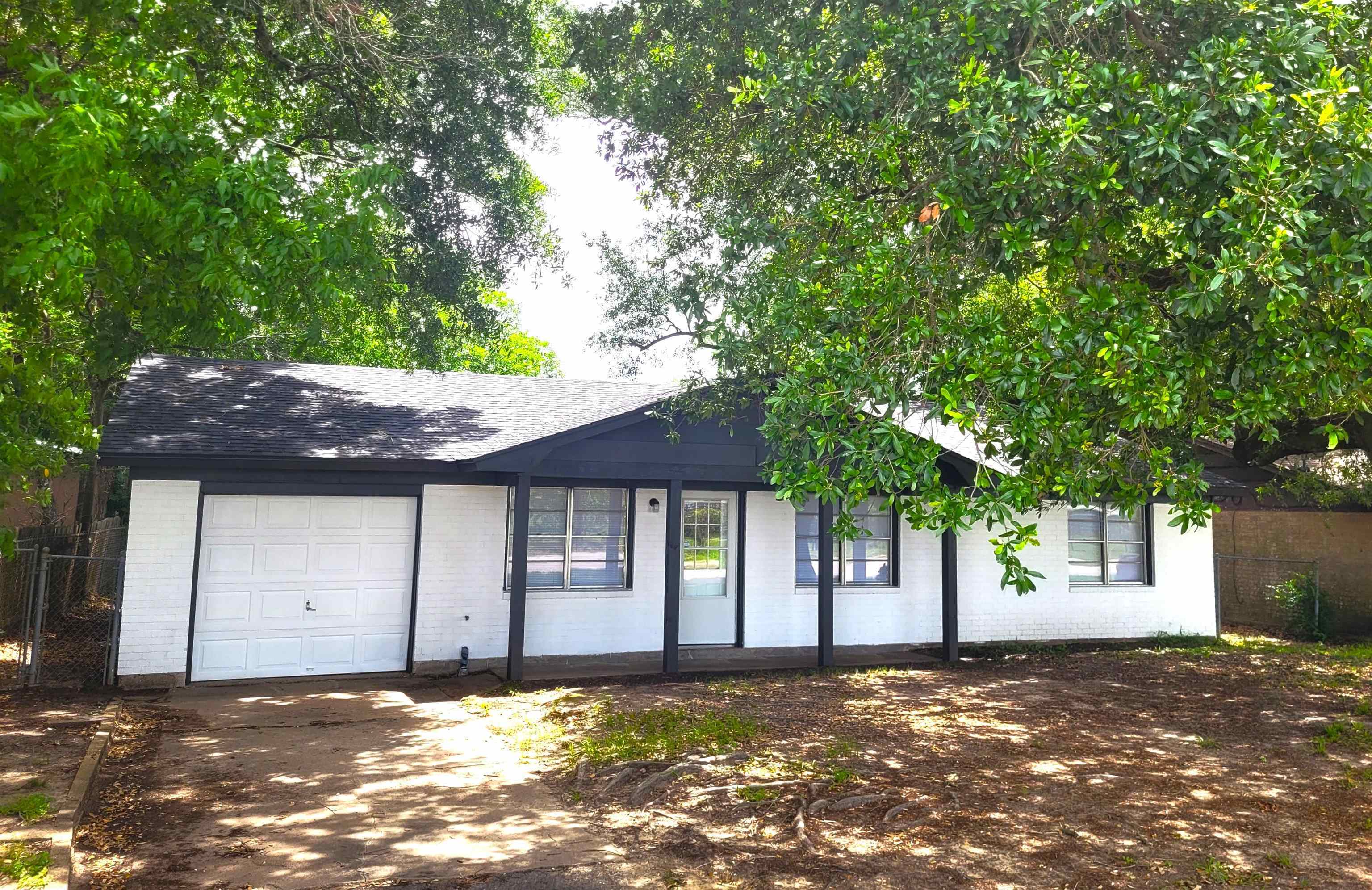 Property Photo: 525 Eldridge Dr. TX 77707