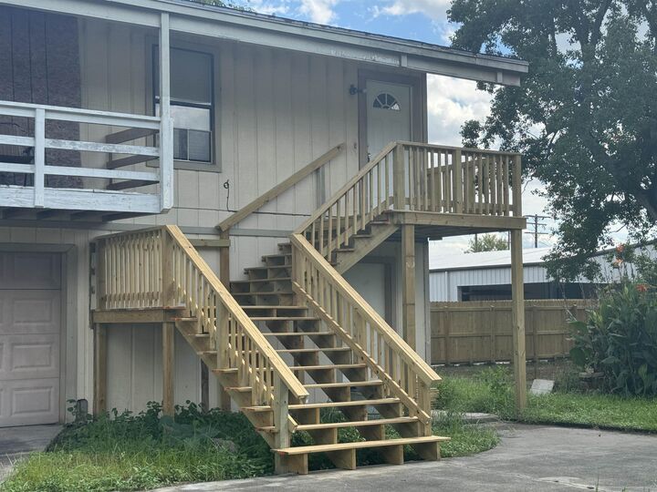 Property Photo: 511 Atlanta Ave TX 77627